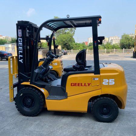 Дизельный погрузчик FD25 2.5т 3м GEELLY